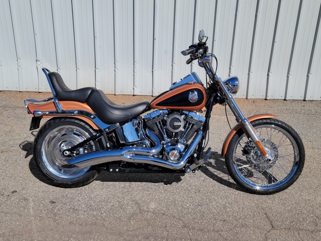 2008 Harley Davidson
Softail Custom Anniversary FXSTC
Two-tone Anniversary Copper Pearl & Vivid Black with 14,998 miles
Equipped with 96