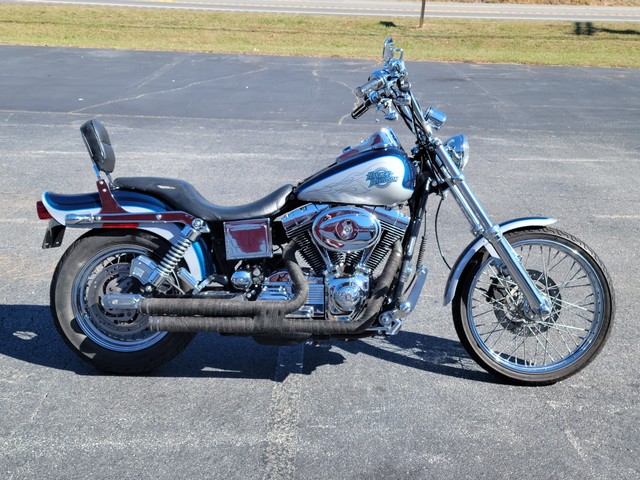 2001 Harley Davidson
Dyna Wide Glide FXDWG
Two-tone Luxury Blue & Diamond Ice
Carb. model with 23,360 miles
Equipped with 88