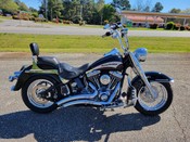 2006 Harley Davidson
Heritage Softail FLSTI
Vivid Black with 34,538 miles
Fuel-injected
Equipped with 88